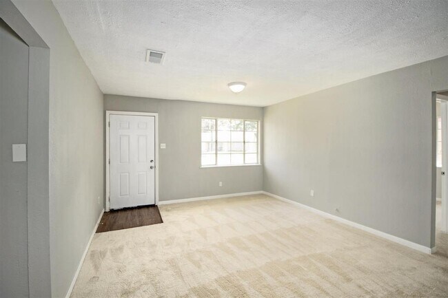 Building Photo - 7 Talisman Ct