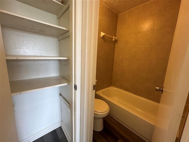 Building Photo - 5434 Parkridge Dr