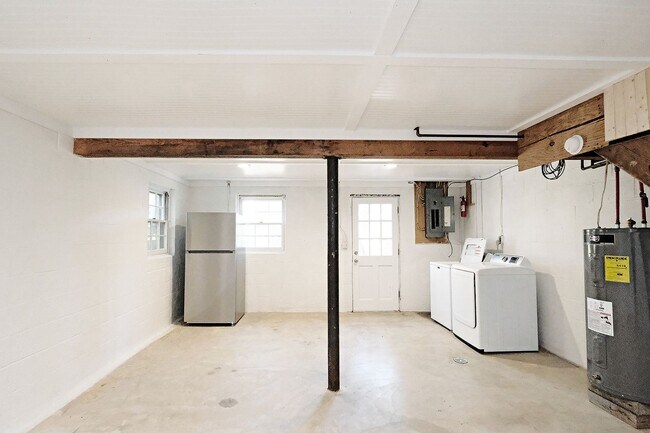 Building Photo - Nicely Updated Duplex Near UVA Medical Center