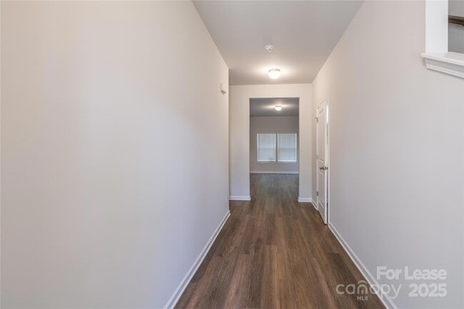 Building Photo - 204 S Bell Ave