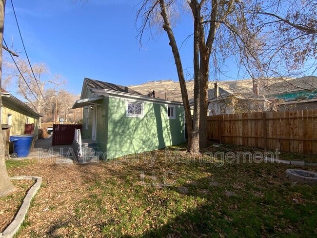 Building Photo - 217 Reed Ave N