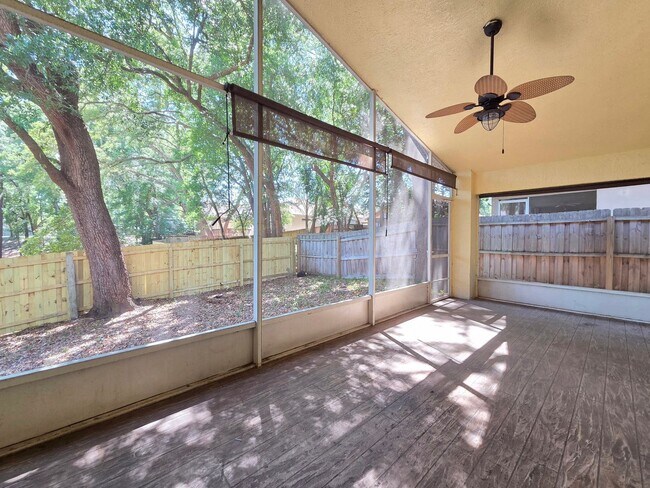 Building Photo - 1008 Royal Oaks Dr