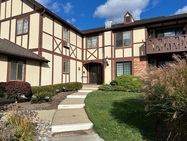 Primary Photo - 4 Avon Ct