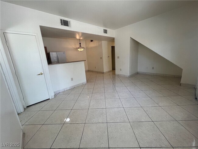 Building Photo - 2141 Hussium Hills St