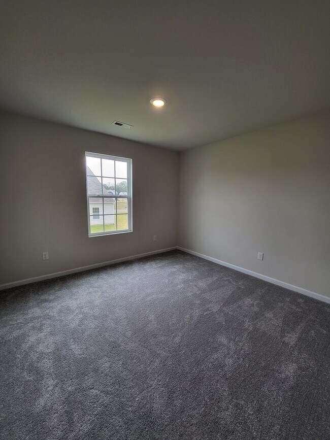 Building Photo - Stunning 5BR/3BA Home located in Statesville