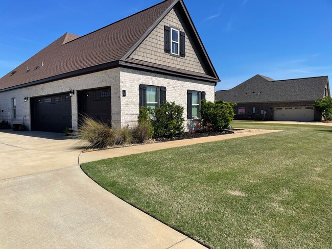Building Photo - Stunning 4-Bedroom Home in Coventry with Designer Finishes & a Pool!