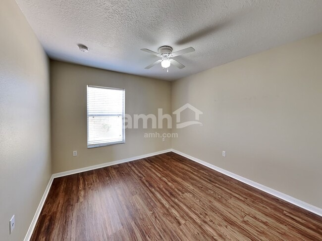Building Photo - 1612 Redfin Dr