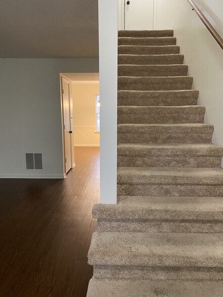 Building Photo - 514 Deer Lick Pl