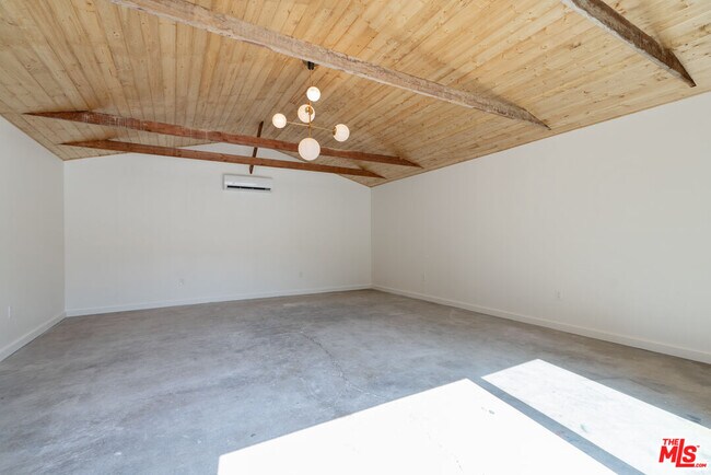 Building Photo - 4031 Edenhurst Ave