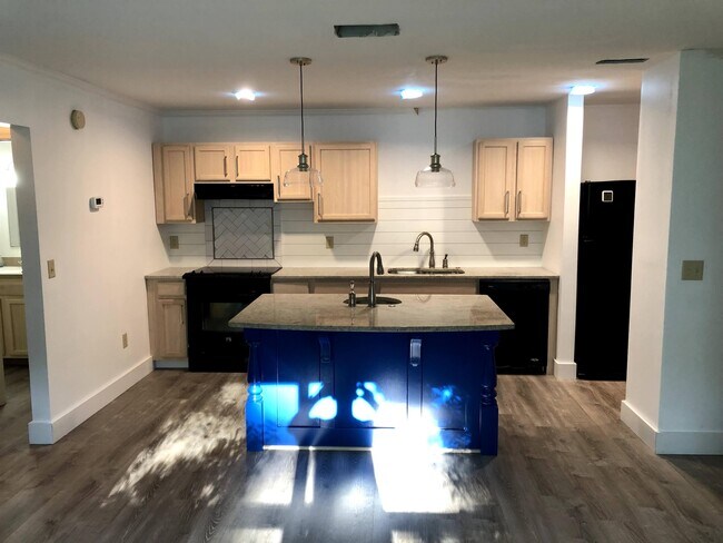 Building Photo - 337 W Coleman Blvd