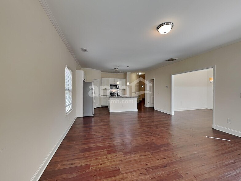 Building Photo - 2750 Freemont St