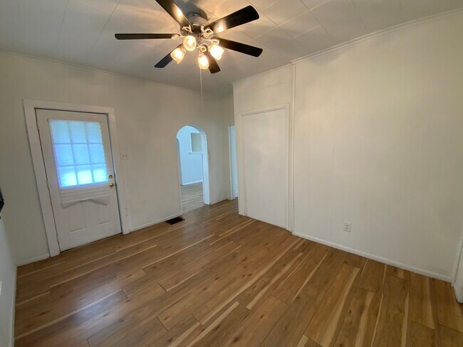 Building Photo - 908 Jewell St