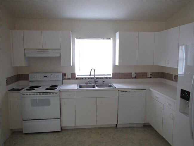 Building Photo - 4565 Fairlane Dr