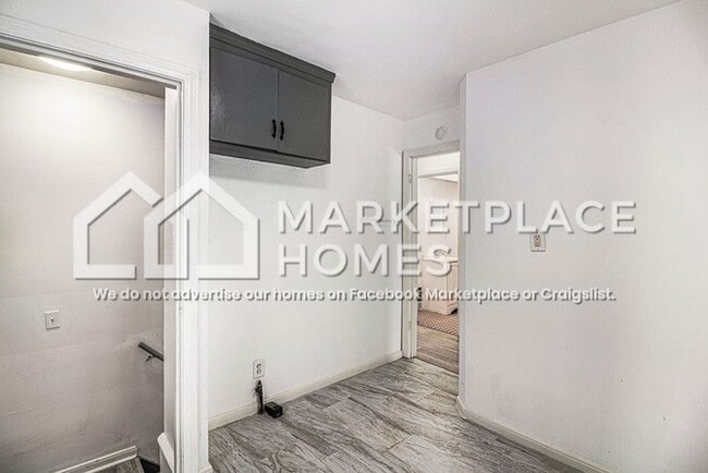 Building Photo - 15073 Strathmoor St