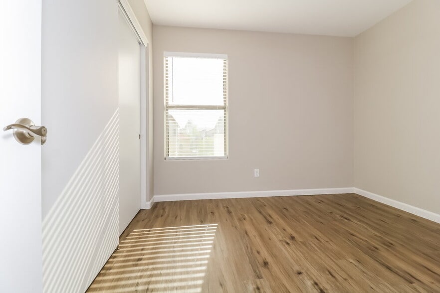 Building Photo - 12529 W Colter St