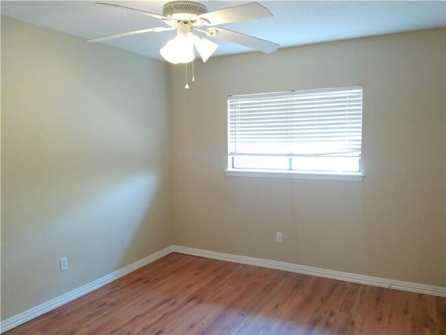 Building Photo - 538 Vega Dr