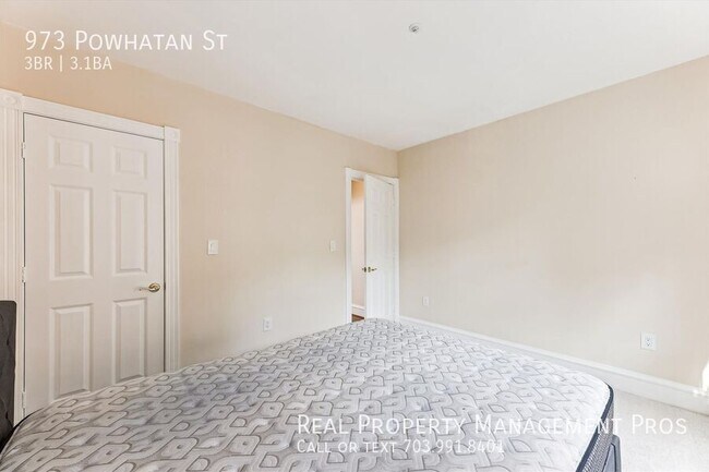 Building Photo - 973 Powhatan St