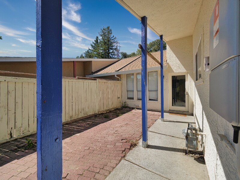 Building Photo - 1937 Gauguin Pl