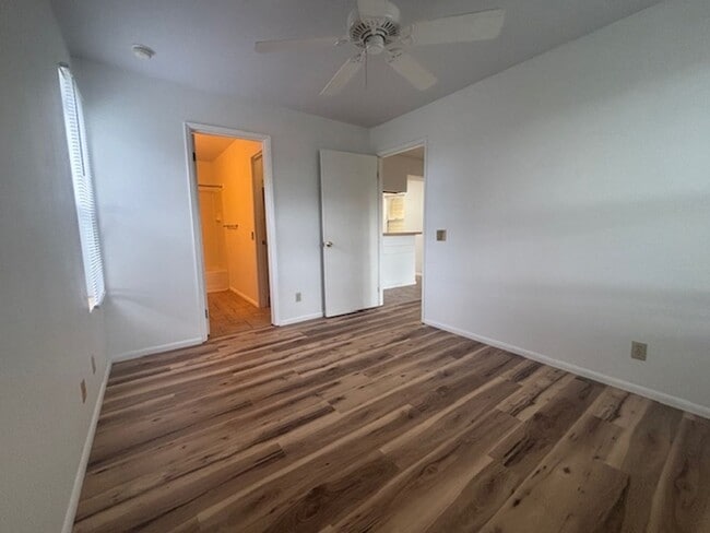 Building Photo - Refreshed 1 Bedroom/ 1Bath Condo in Gated Community