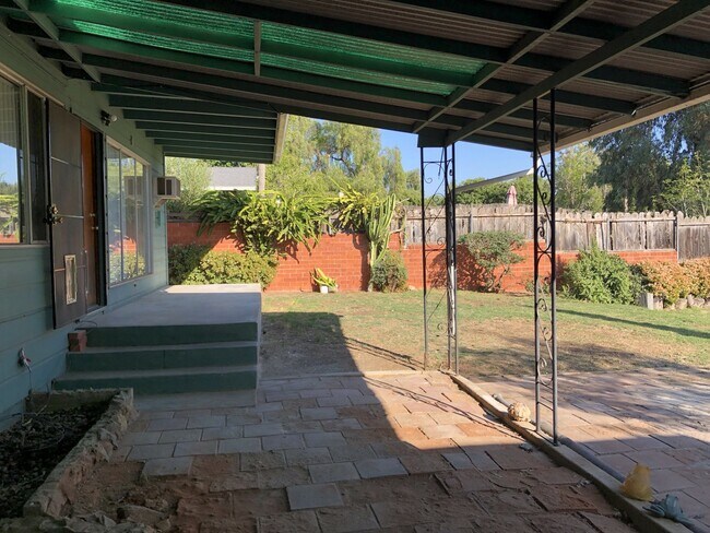 Building Photo - 3 Bedroom/2 bathroom home now available in...