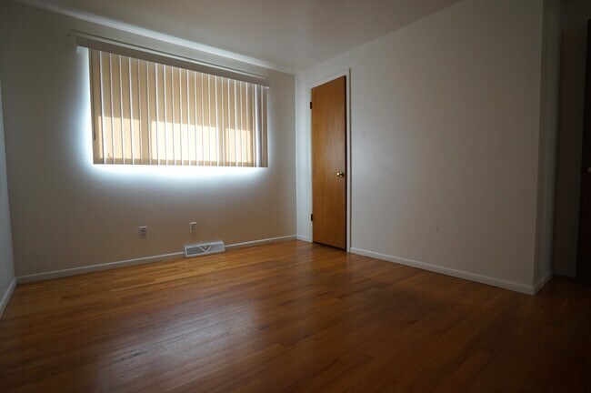 Building Photo - 2500 Westchester Dr