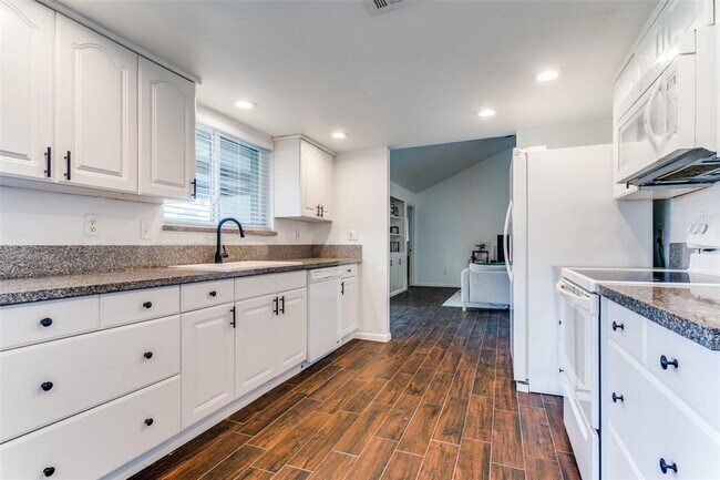 Building Photo - 514 Packer Ct