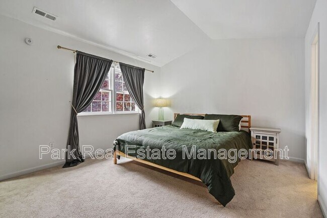 Building Photo - 126 Shady Spring Pl