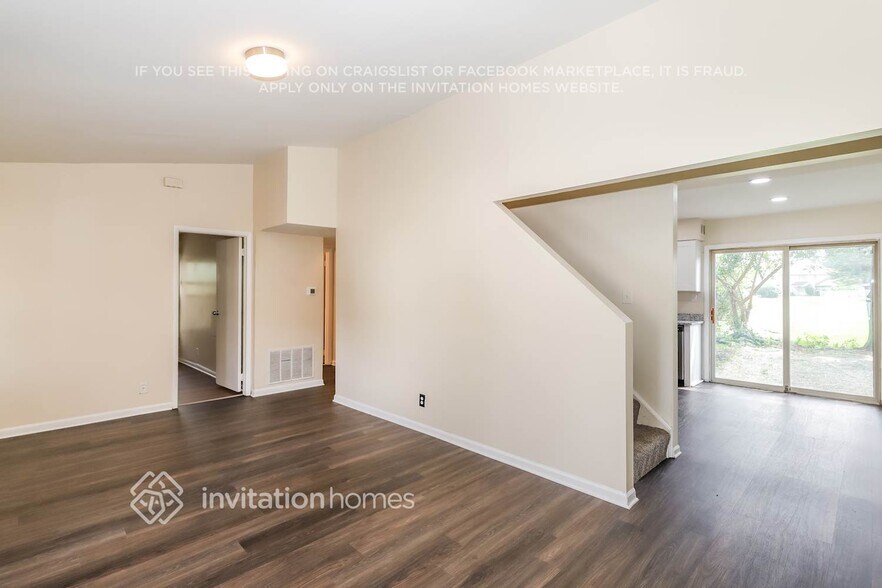 Building Photo - 2218 Jasmine Dr