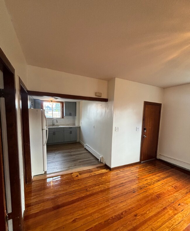Building Photo - 90 Montaup St