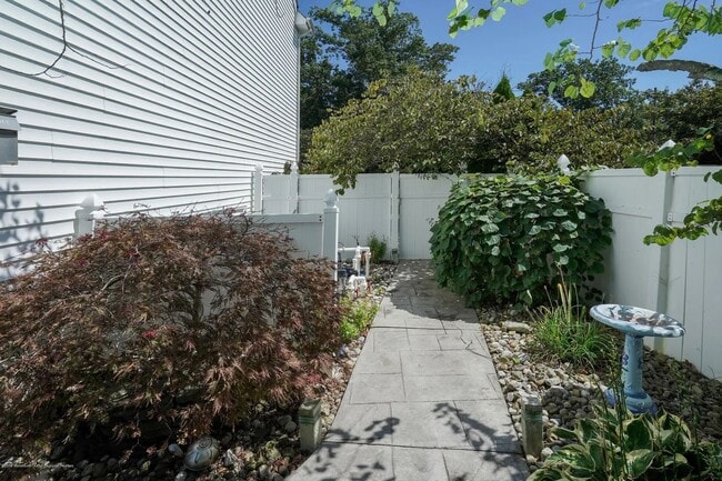 Building Photo - Charming Colonial on Quiet Cul-de-Sac