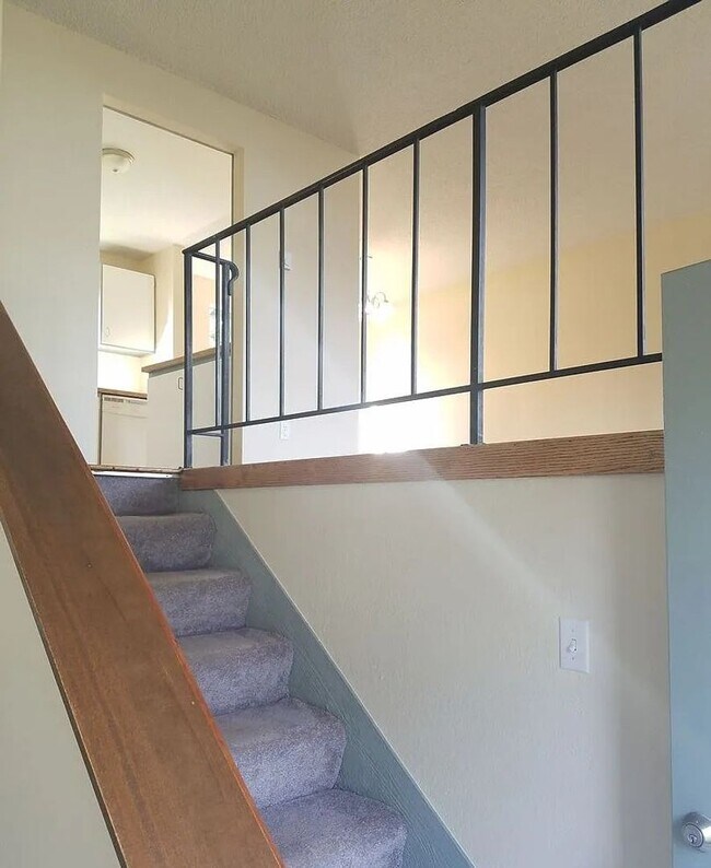 Building Photo - Desired NE Tacoma Community