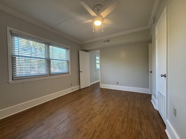 Building Photo - 303 3rd St