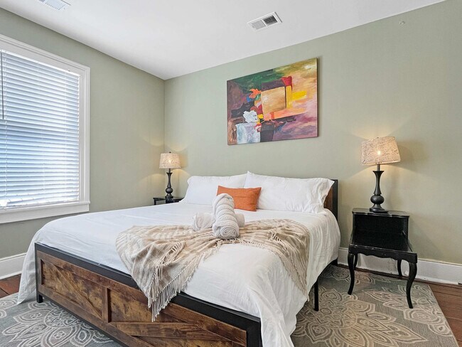 Building Photo - 515 E Huntingdon St