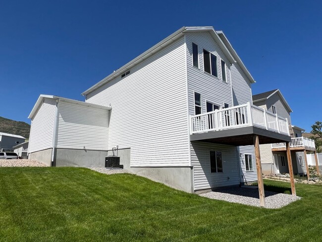 Building Photo - Don't Miss This Former Model Home Rental