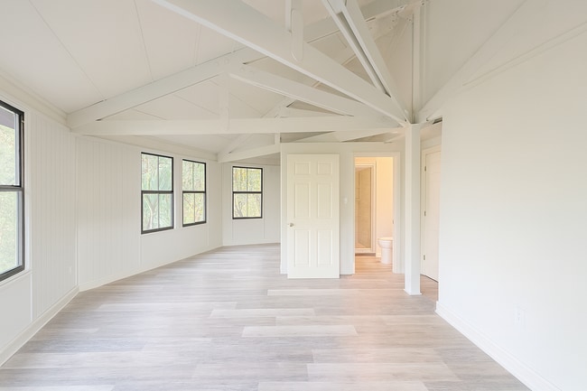 Building Photo - Freshly Renovated 2-Bed, 2-Bath Treehouse in Haines City!