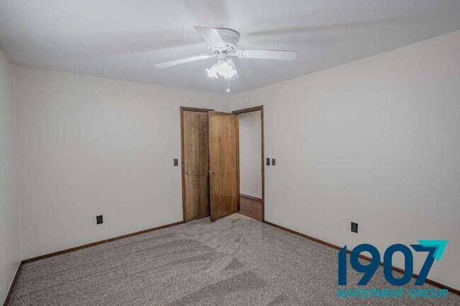 Building Photo - Spacious 3-Bed, 2-Bath Home in South Oklah...