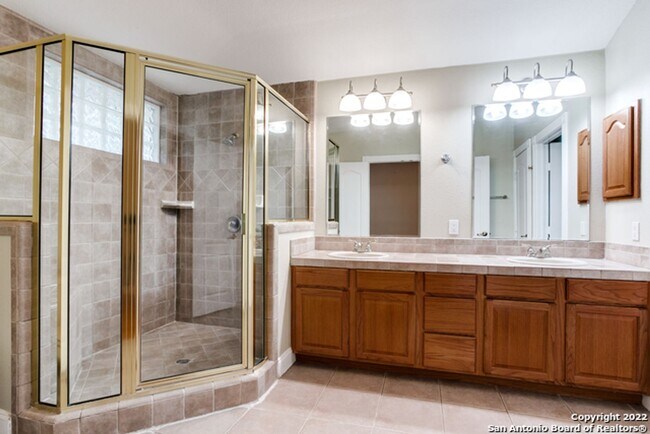 Building Photo - 4-BEDROOM IN ALAMO HEIGHTS