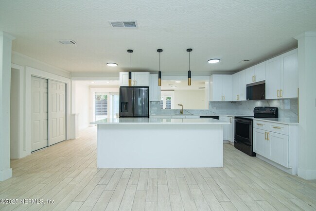 Building Photo - 111 Zoratoa Ave