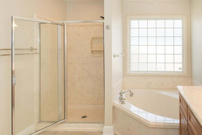 Building Photo - Spacious 4-Bedroom Sanctuary in gated comm...