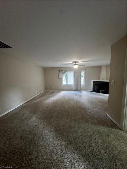 Building Photo - 505 Willow Dr