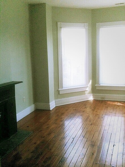Living Room - 86 E Duncan St