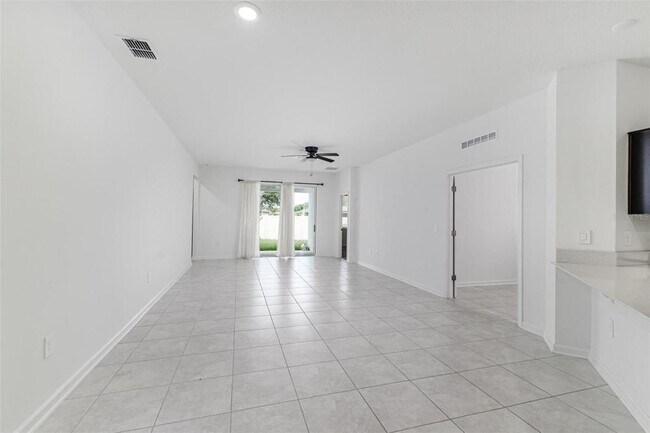 Building Photo - 1121 Deepwater Cir