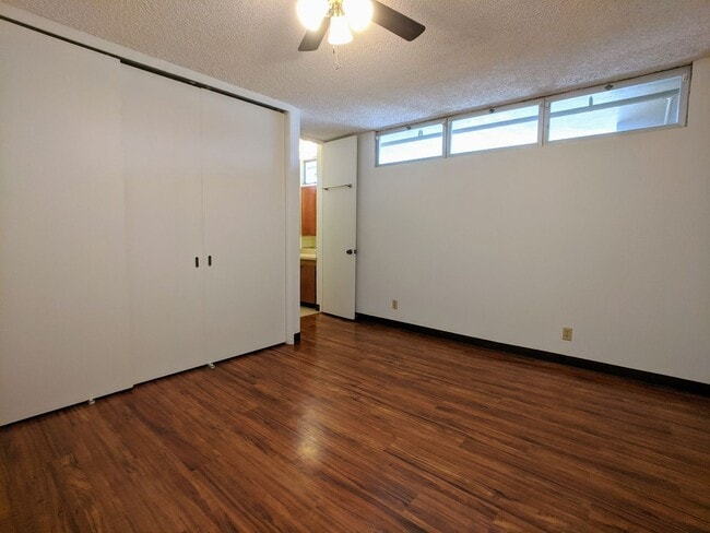 Building Photo - Golf Course, DH View 2 BR / 2 Bath w/2 Assigned Parking @ Fairway House