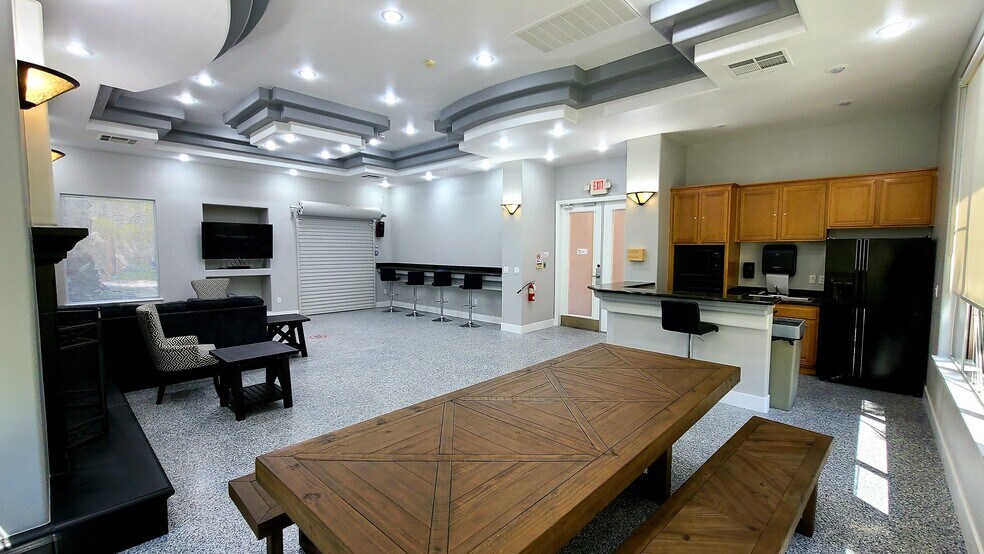 Building Photo - 7127 S Durango Dr