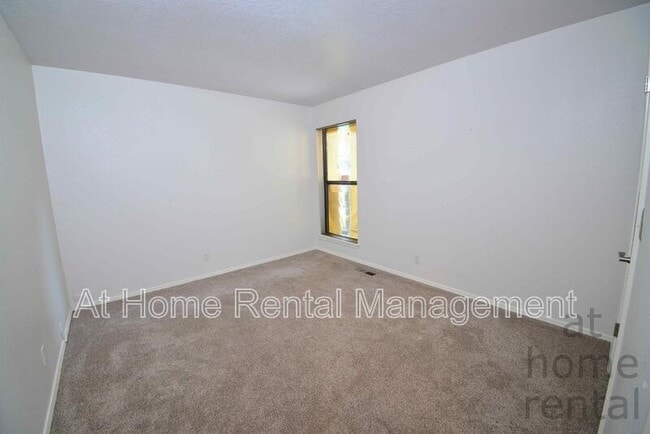 Building Photo - 8316 S Pittsburg Ave