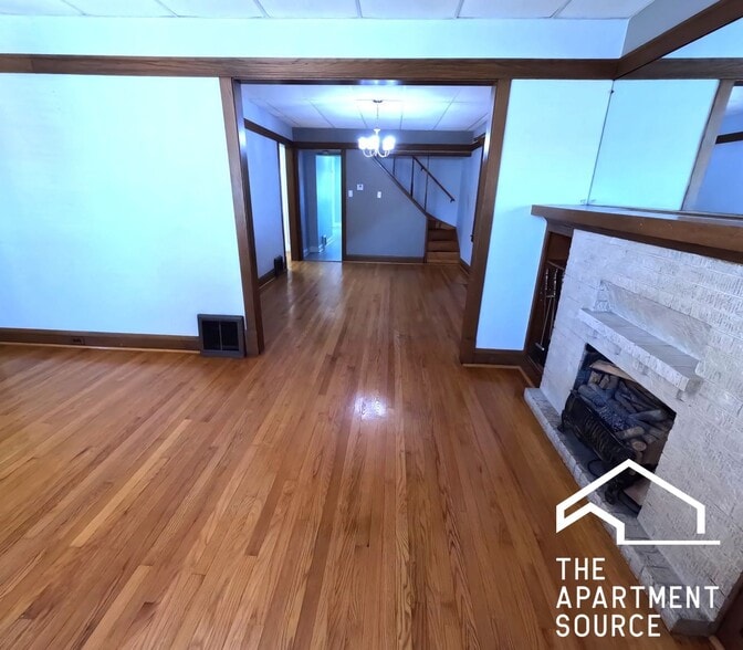 Building Photo - 3117 N Mango Ave