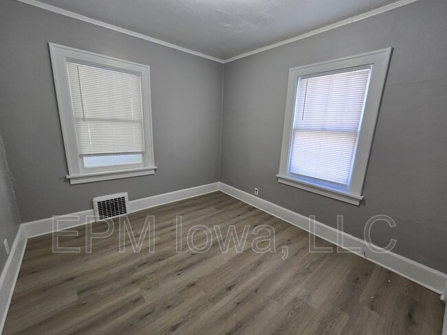 Building Photo - 330 Cutler St