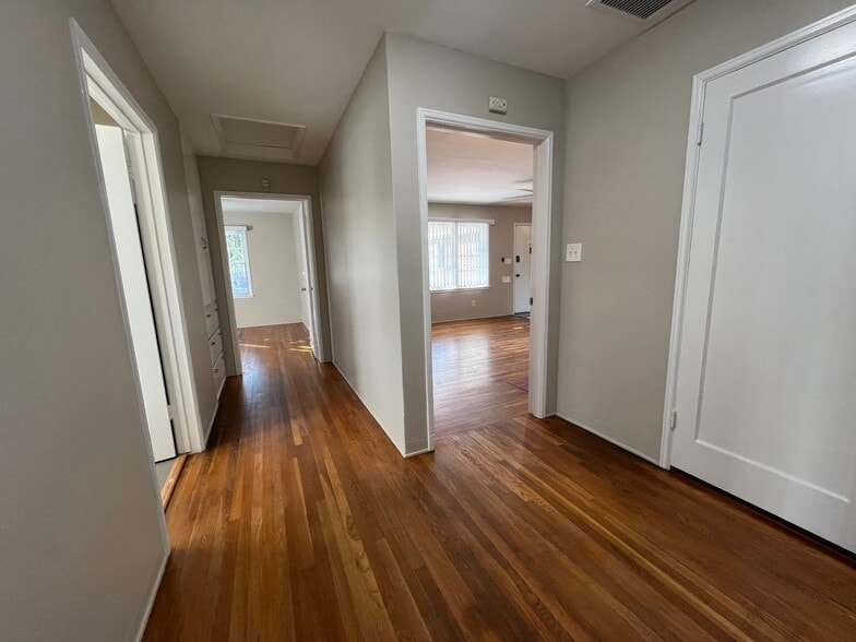 Building Photo - 4015 Calavo Dr