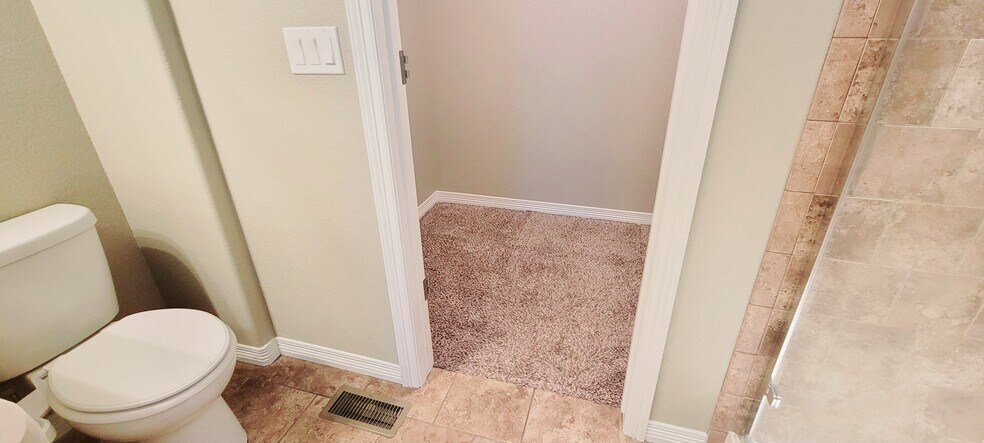 Building Photo - 6729 Kearsarge Dr