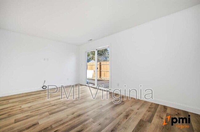 Building Photo - 1143 Clear Springs Rd